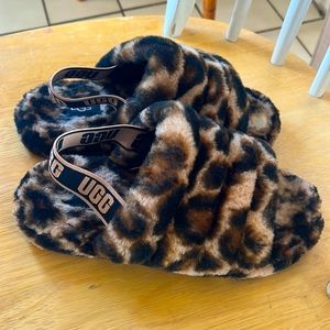 Girls Youth UGG leopard print sandals size 2